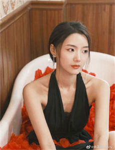 美女伸开两腿让我爽