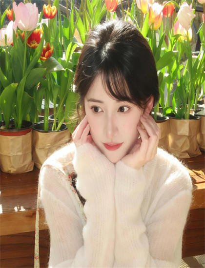 客观的《八零换亲这次我选首长》电影与电视剧比较：媒介差异与叙事特点